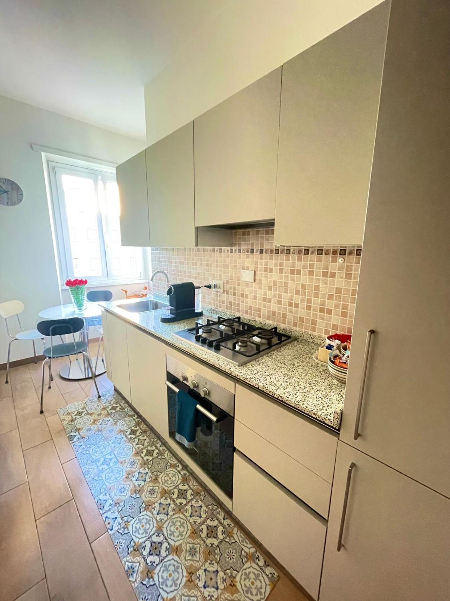 Lucens Domus Appartamento Roma Quartiere Trieste - Vicino Metro B1 - Εξωτερικό φωτογραφία
